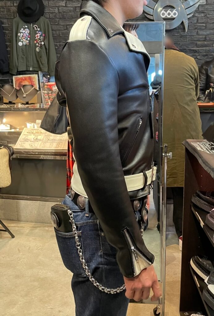 666ライダースのサイズ選びは肩幅と胸囲を基準に！試着画像とサイズ表