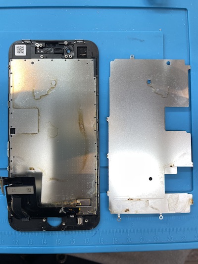 名古屋今池店》iPhoneSE2水没して画面に白いシミがでる症状 | iPhone