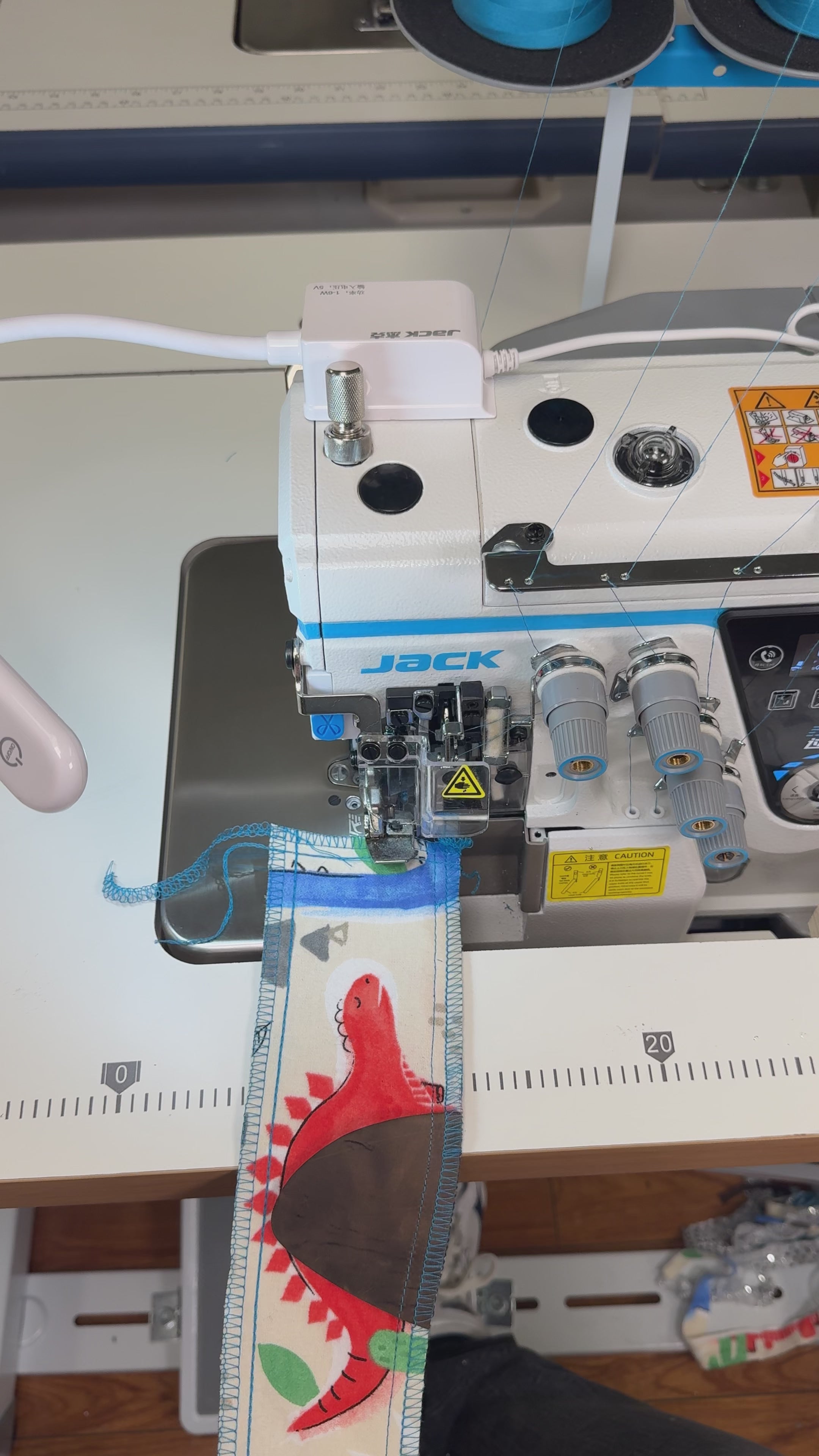 JACK C7-4-M03/333 4 Thread Urus (A.M.H) AI Overlock Machine with