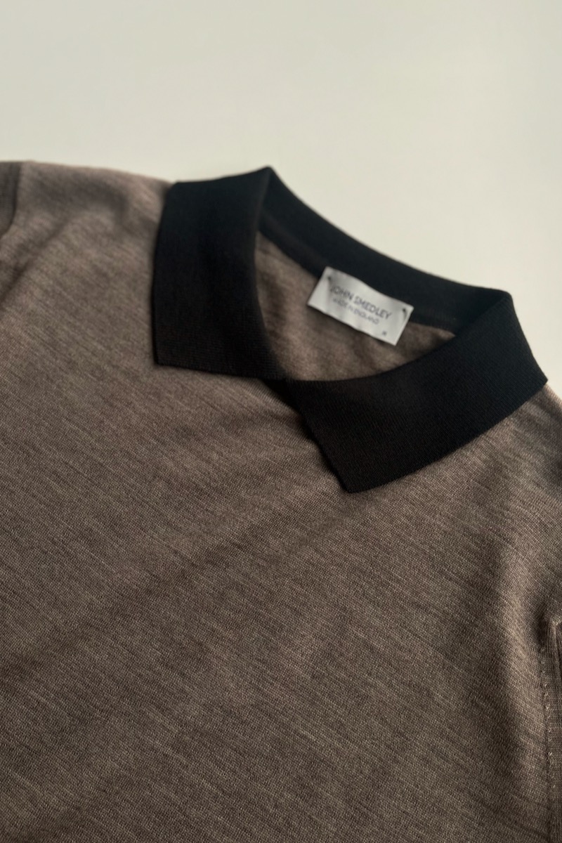 JOHN SMEDLEY バイカラー長袖クレリックニットポロシャツ – SUSCON