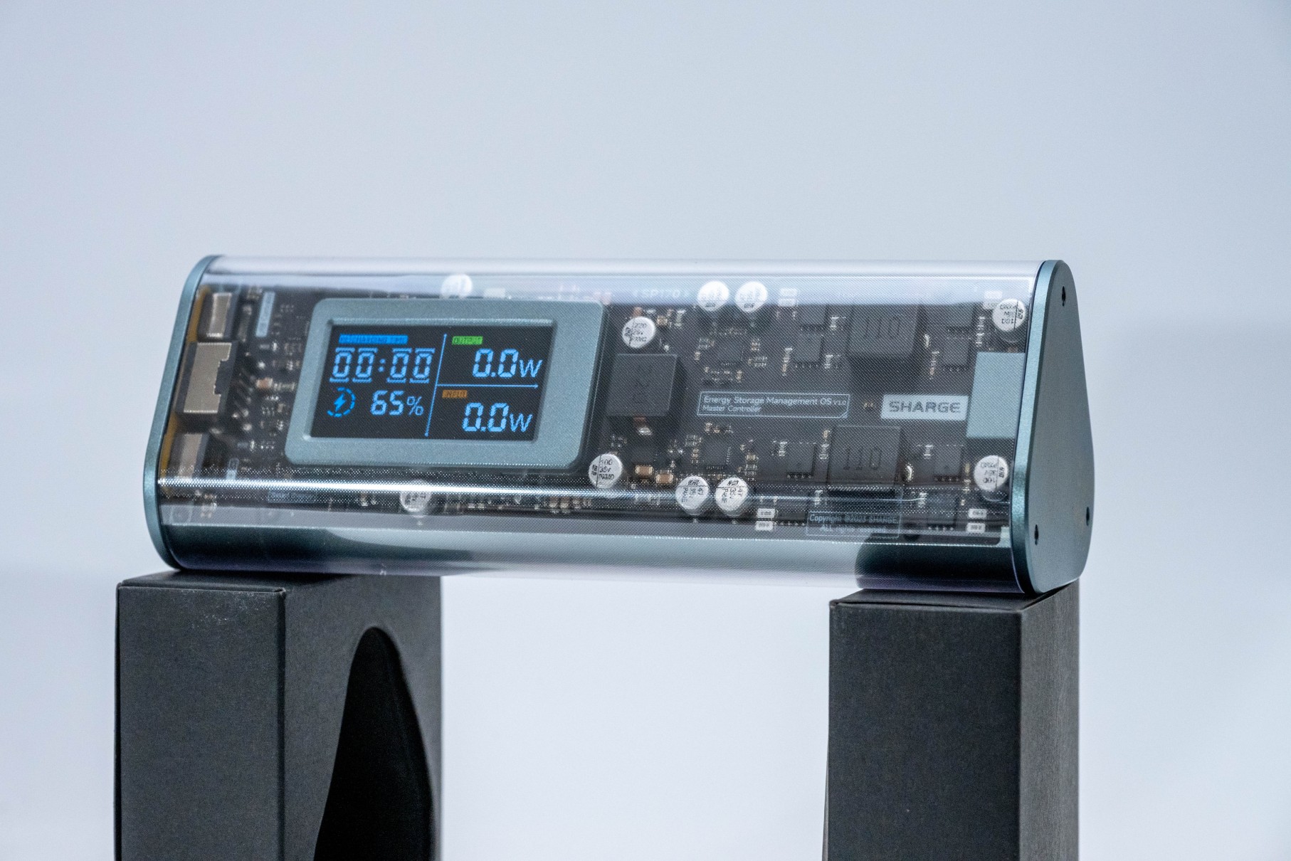 スケルトンボディが癖に刺さるモバイルバッテリー、Sharge Shargeek